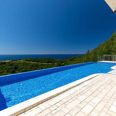 아파트 Tophill Altezza Premium - View And Pool 부드바